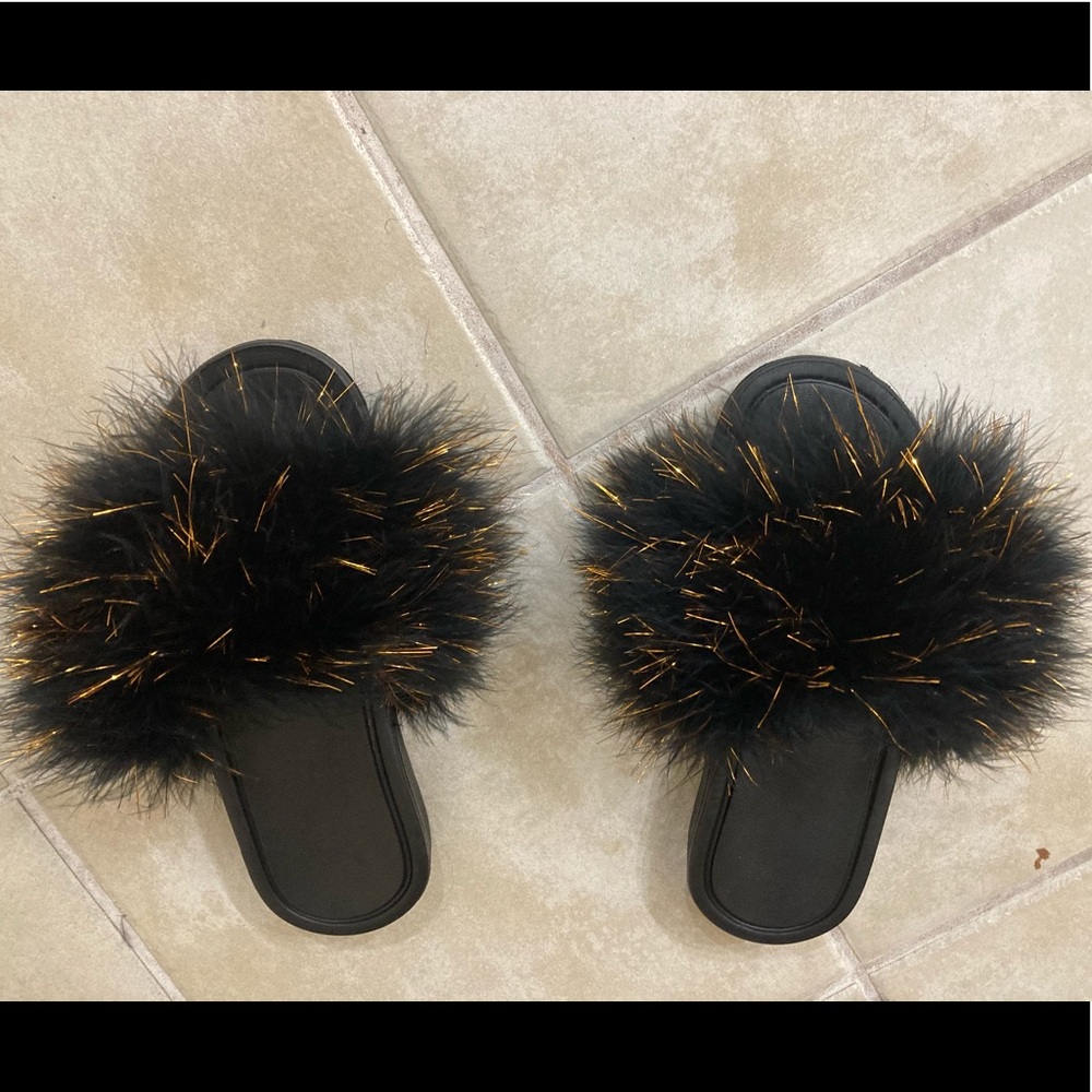 Black Queen 👑 Fur Slides - Picture 3 of 4